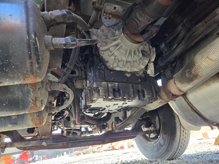 2013-peterbilt-337-image-32