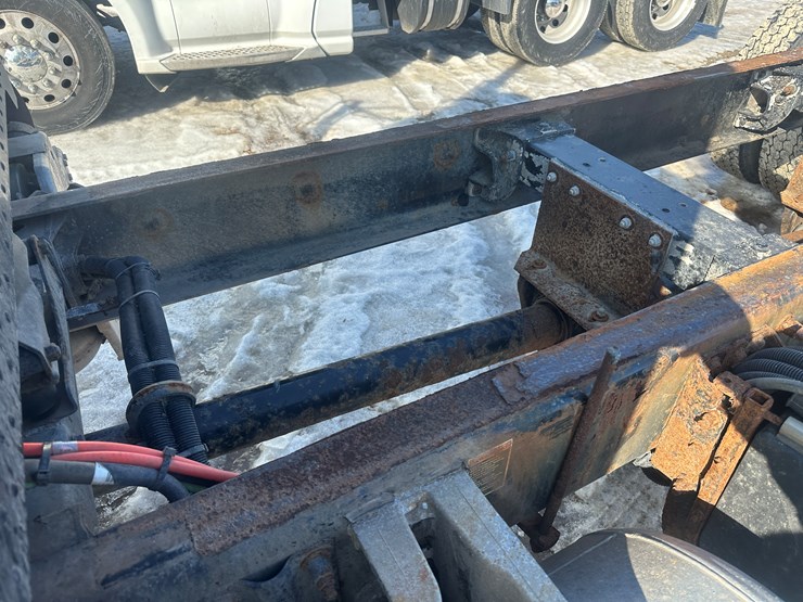 2015-peterbilt-337-image-19