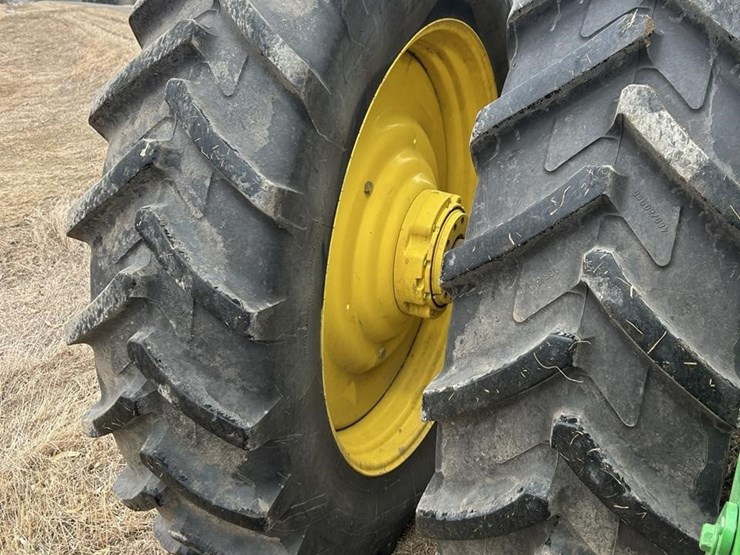 2014-john-deere-8320r-image-45