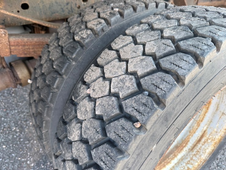 2012-ford-f550-xl-image-43