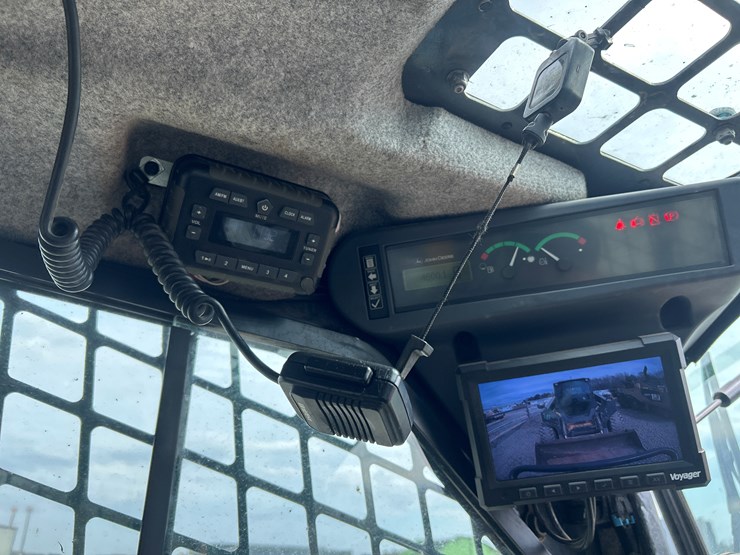 2020-deere-332g-image-51