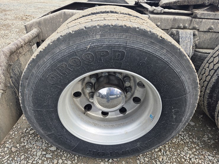 2007-peterbilt-579-image-80