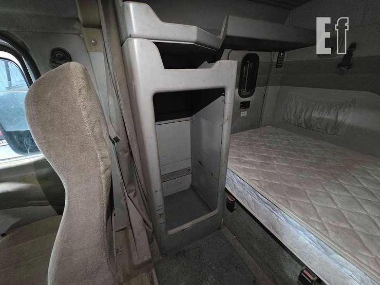 2004-mack-vision-cx613-image-19