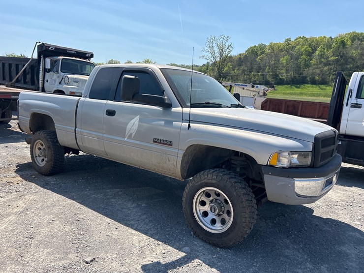 1998-dodge-2500-image-3