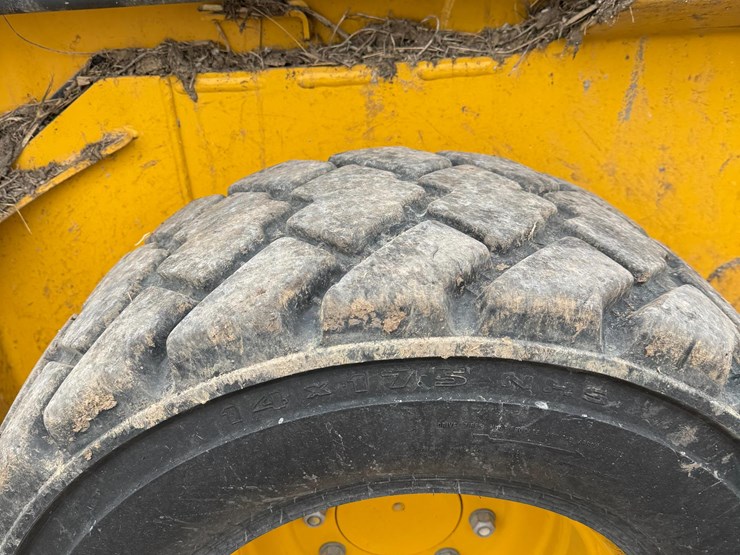 2022-deere-332g-image-16