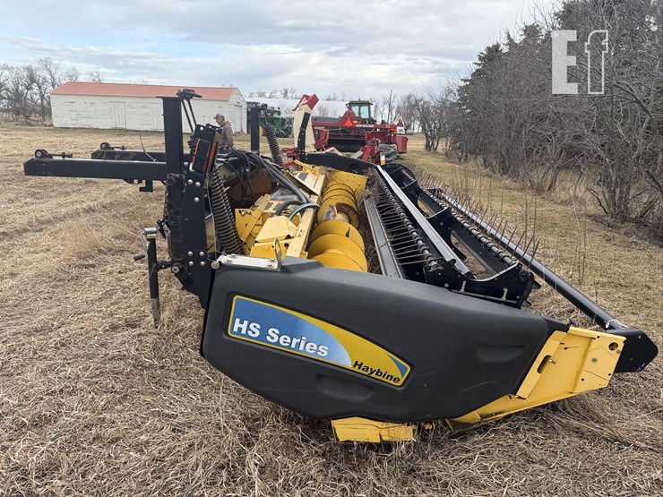 new-holland-tv140-image-52