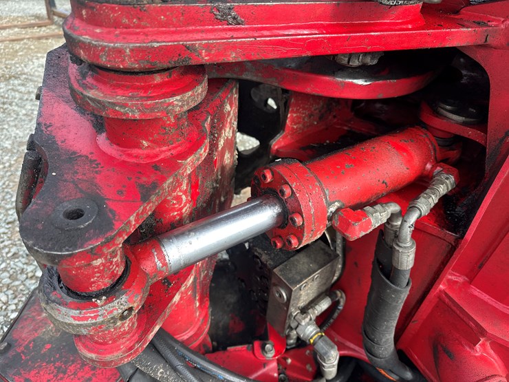 2016-deere-2154d-image-35