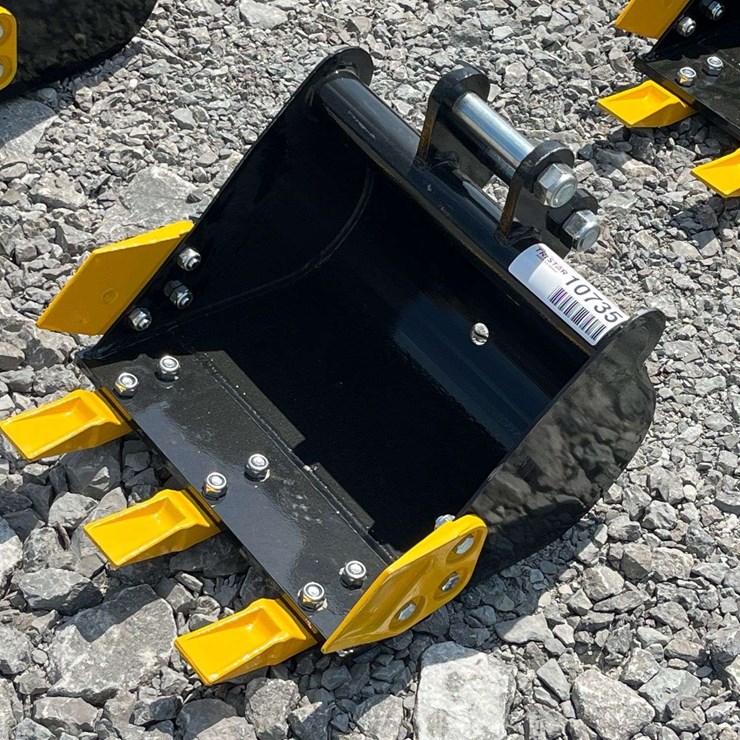 Unused 2026 CE 16" Toothed Bucket