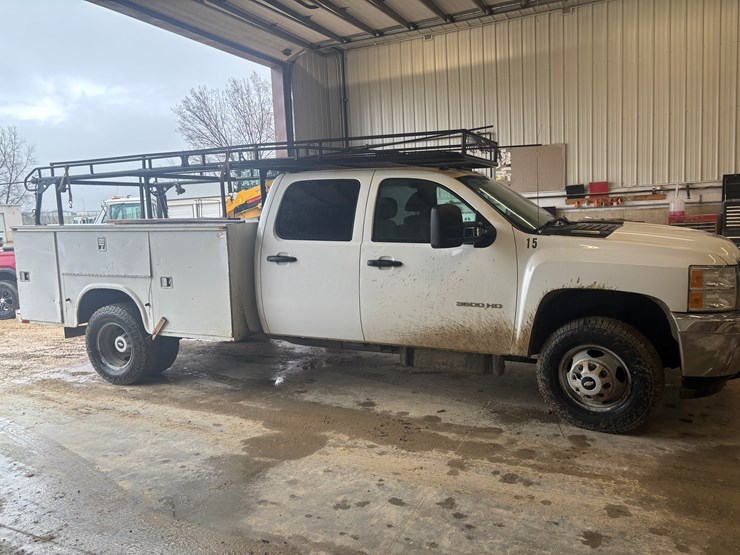 2013-chevrolet-3500-image-5