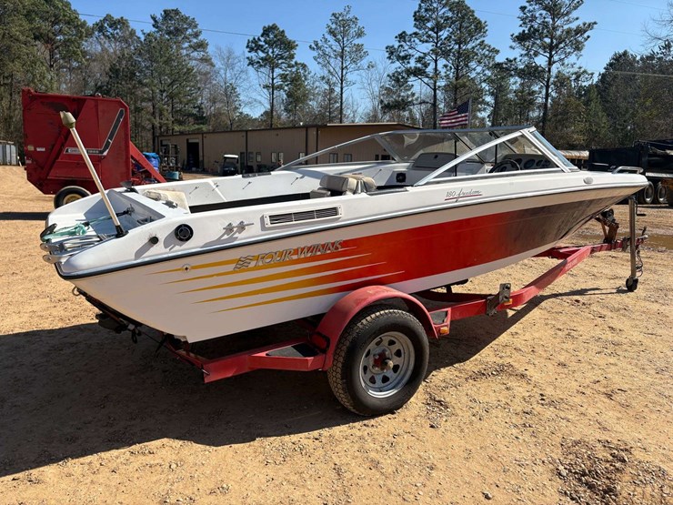 four-winns-"180-freedom"-ski-boat-w/-trailer-image-3