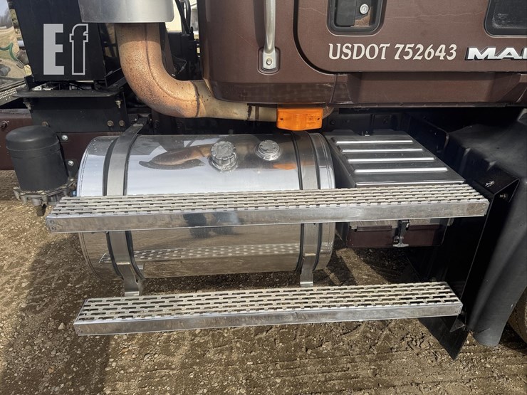 2007-mack-pinnacle-cxp613-image-8