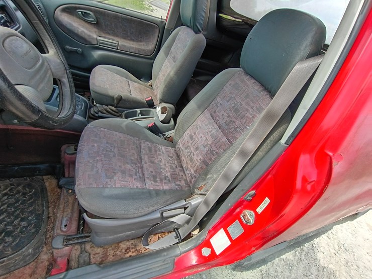 2000-chevrolet-tracker-image-31