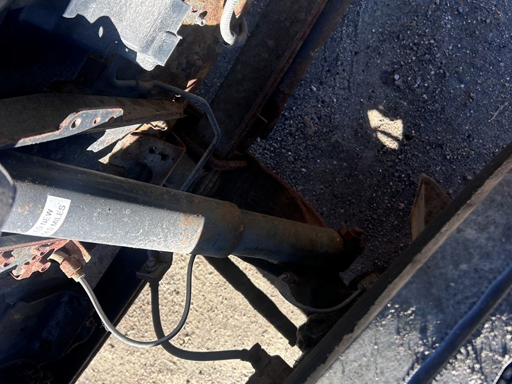 2013-isuzu-npr-image-43