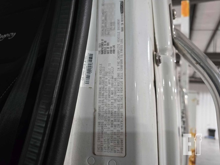 2012-freightliner-m2-106-image-43