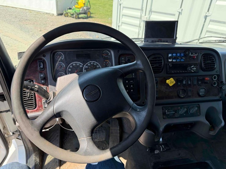 2018-freightliner-tandem-axle-trash-truck-image-22