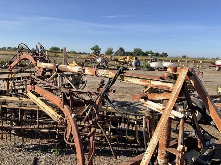 new-holland-260-image-16