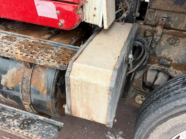 #1052-•-2007-international-7600sfa-tri-axle-dump-truck-image-44