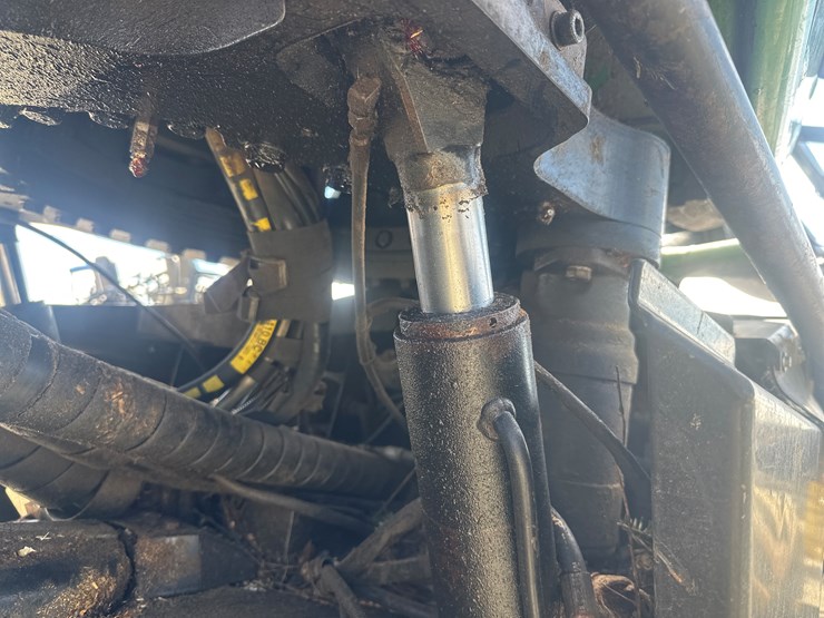 2011-deere-1270e-image-20