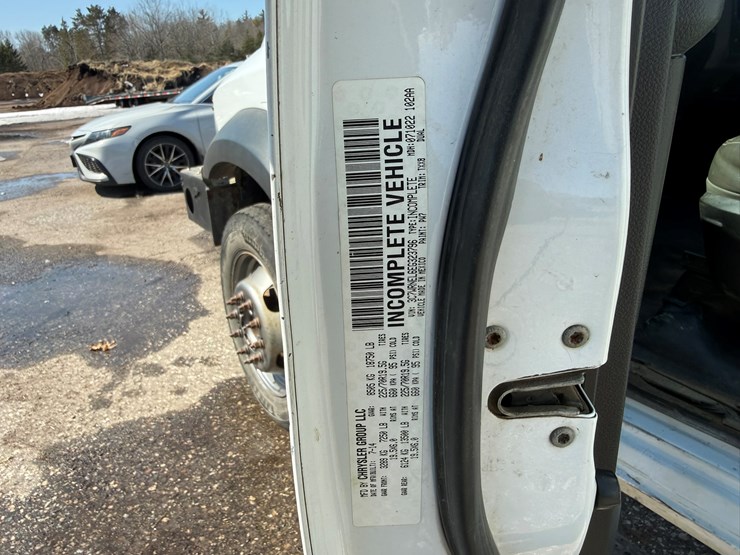 #1064-•-2015-ram-5500-heavy-duty-service-truck-image-46