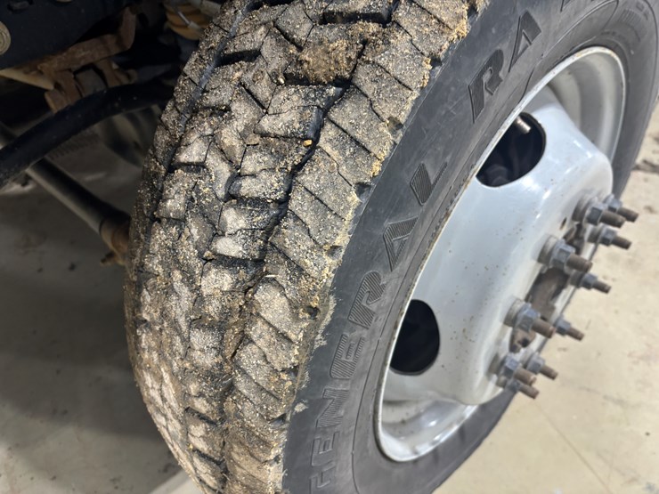 2022-ford-f550-sd-image-86