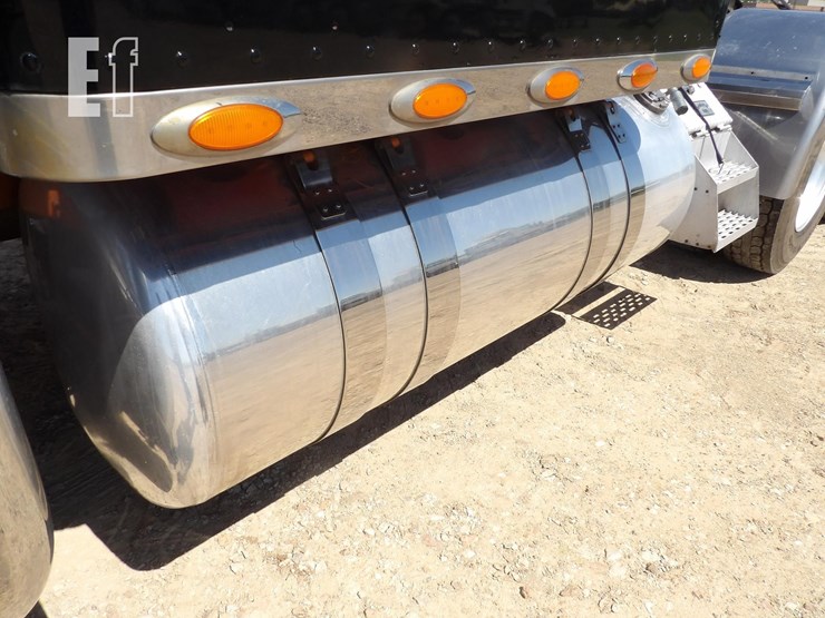 2008-peterbilt-389-image-9