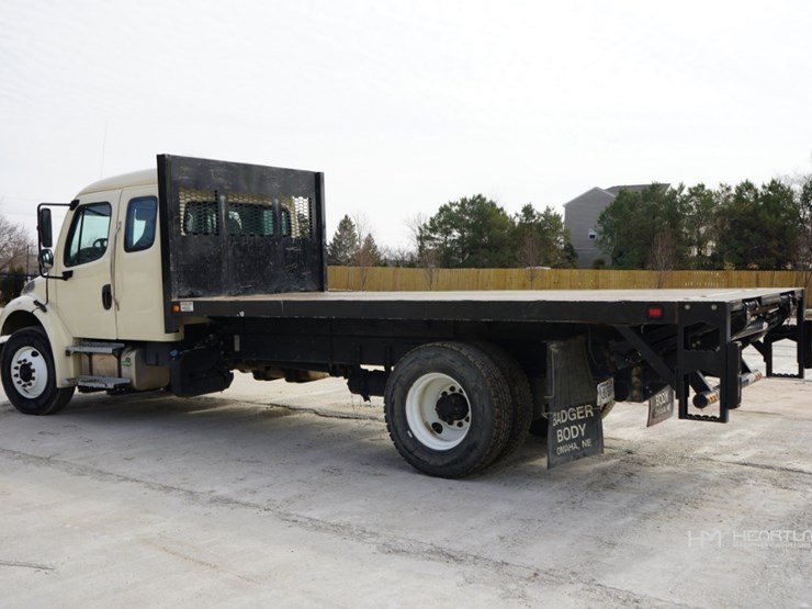 2023-freightliner-m2-106-image-5