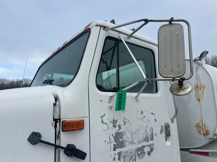 1995-international-8100-image-14