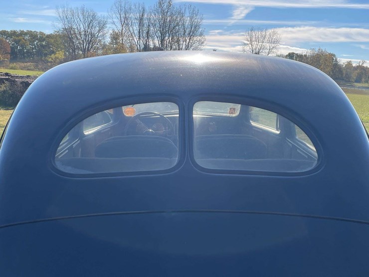 1938-ford-two-door-deluxe-sedan---original-car!-image-39
