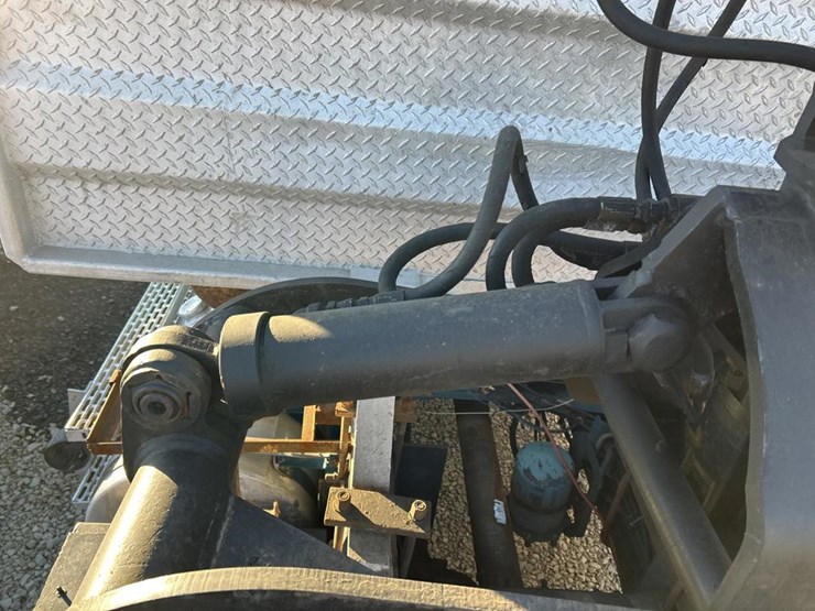 2001-mack-ch613-image-39