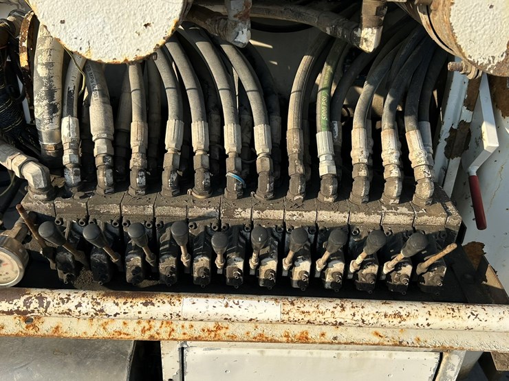 peterbilt-365-image-33