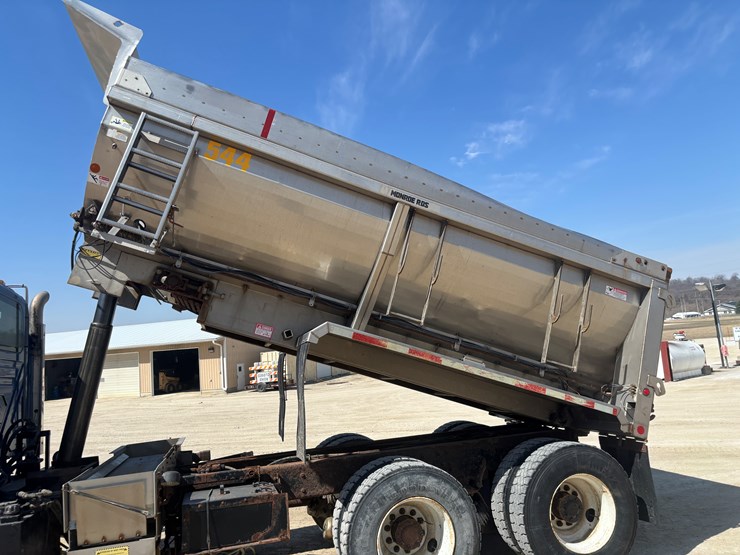 2006-international-7600-image-140