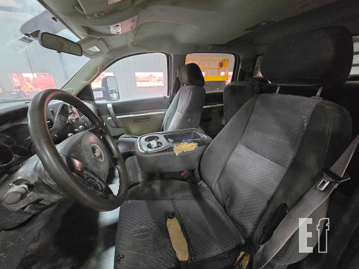 2014-chevrolet-silverado-3500hd-image-8