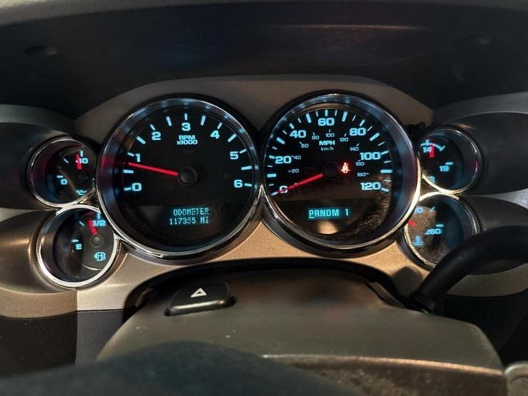 2014-chevrolet-silverado-2500hd-image-17