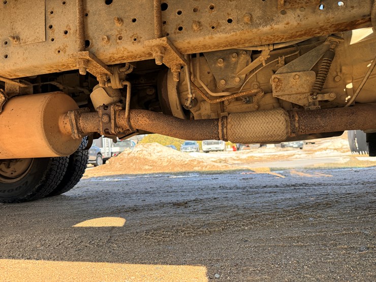 2002-isuzu-npr-image-54