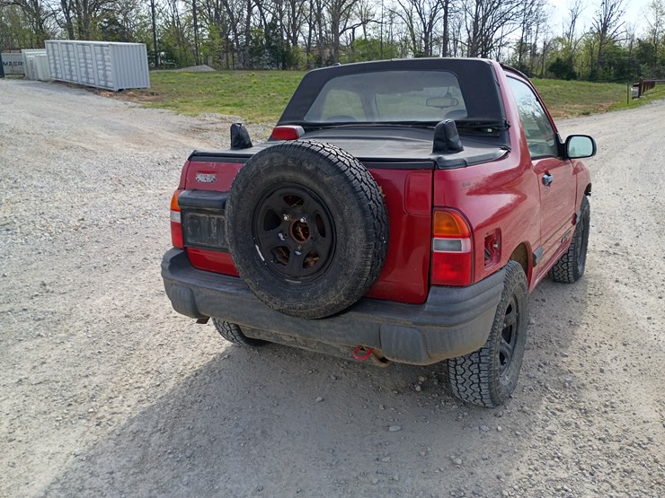 2000-chevrolet-tracker-image-8