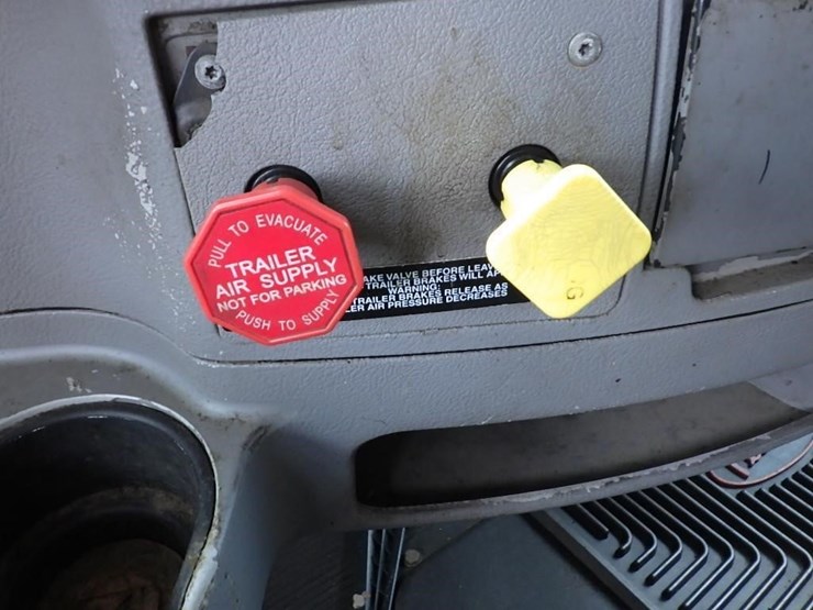 2006-peterbilt-387-image-41