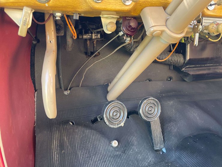 1948-ford-super-deluxe-convertible-image-57