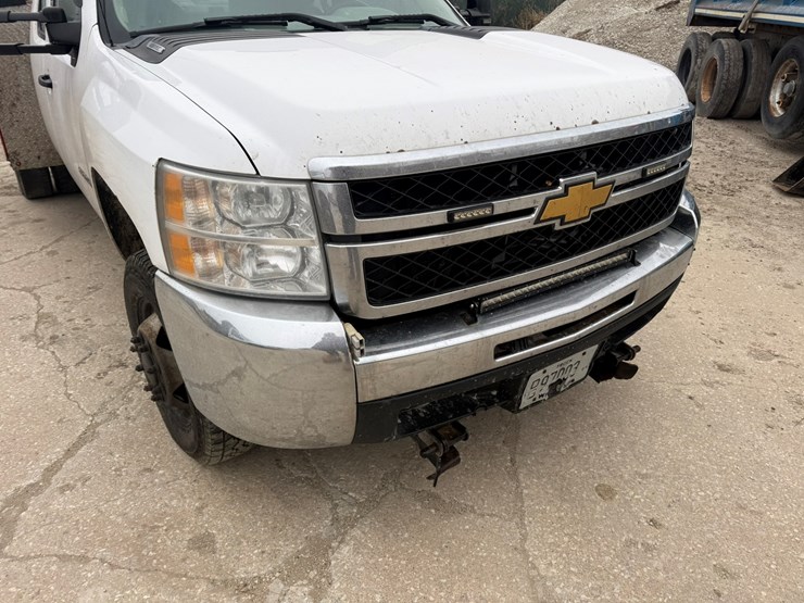 2012-chevrolet-3500-image-16