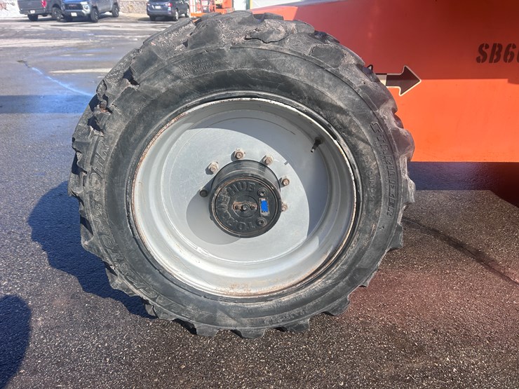 2011-jlg-660sj-image-53