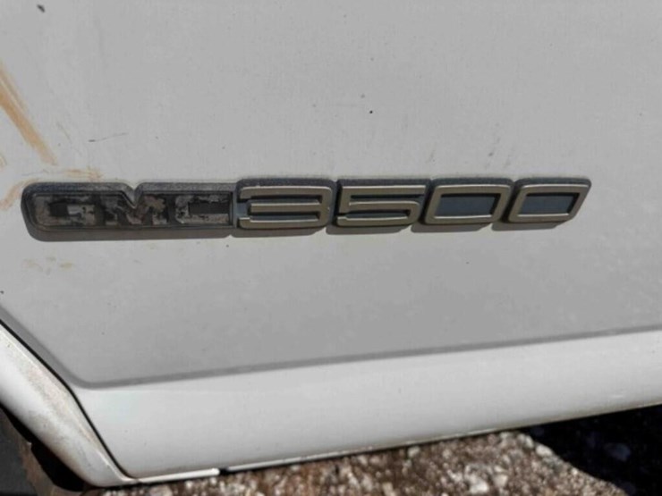 2001-gmc-3500-image-7