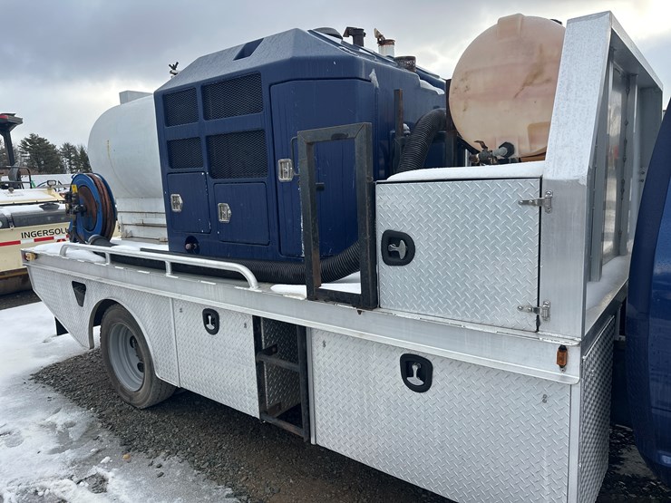 2012-massey-ferguson-8-image-29