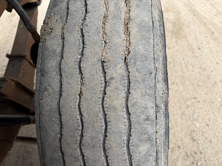 1977-ford-8000-image-46