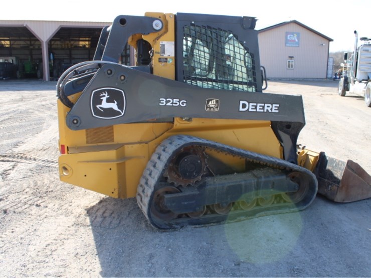 2022-john-deere-325-image-12