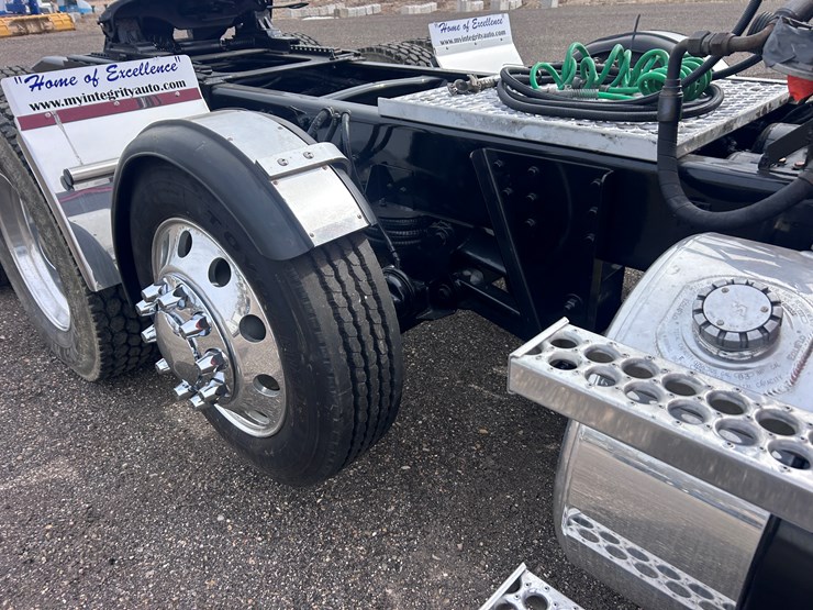 #1009-•-2012-western-star-conventional-4-sleeper-cab-truck-tractor-image-22