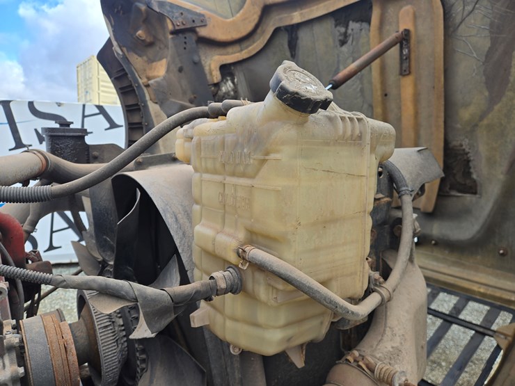 2014-massey-ferguson-8-image-42