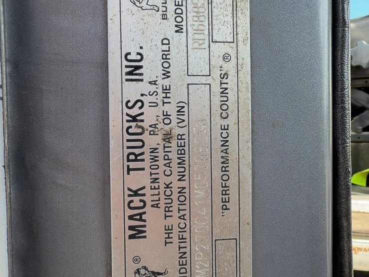 2001-mack-rd688s-image-37