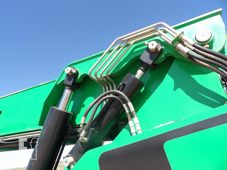 2017-sky-trak-10042-image-5