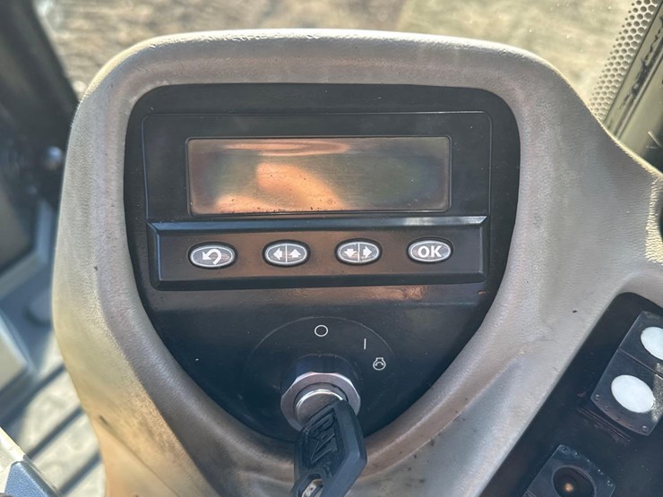 2008-caterpillar-953d-image-22