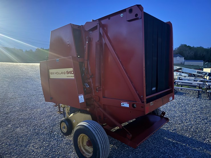 new-holland-640-image-3