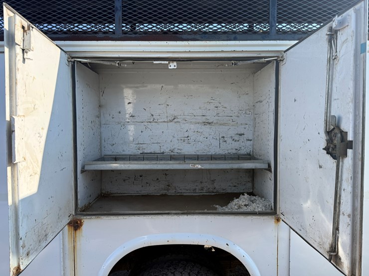 2012-ford-f550-xl-image-27